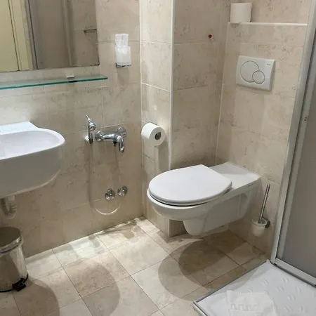 阿里斯蒂奥酒店 3*