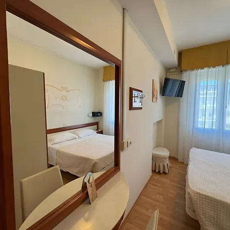 Ξενοδοχείο Aristeo Fronte Mare 3*