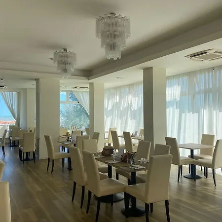 酒店 Aristeo Fronte Mare 3*
